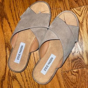 Steve Madden Crossover Strap Sandals/Slip Ons